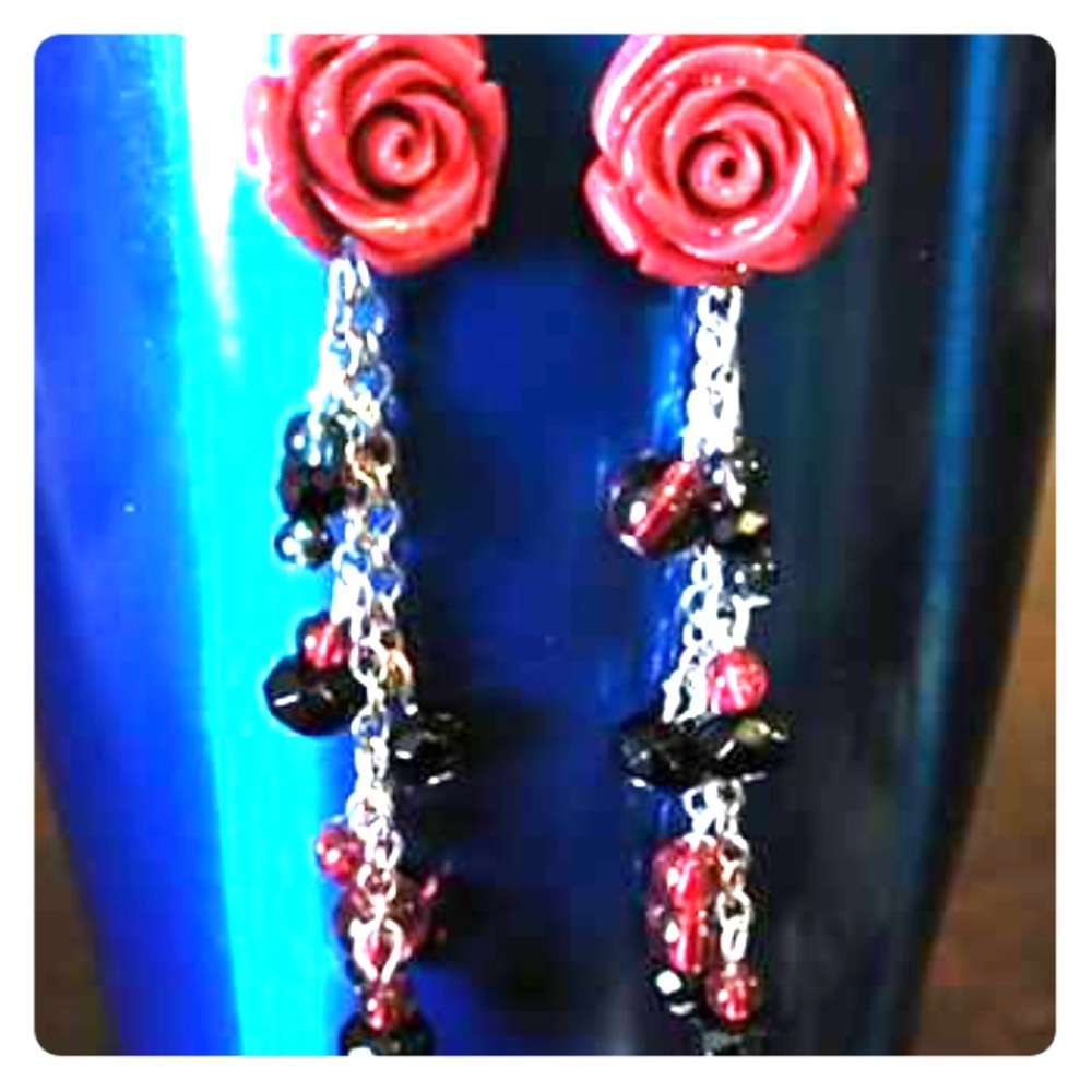 Rose earrings and blue bead necklace with bracelet